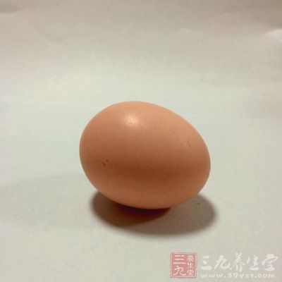 材料:鯉魚1條,雞蛋1個、干澱粉、料酒、蔥姜、白糖、番茄醬、鹽、醋、植物油 材料:鯉魚1條,雞蛋1個、干澱粉、料酒、蔥姜、白糖、番茄醬、鹽、醋、植物油