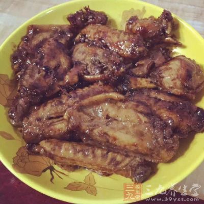 三杯雞翅湯汁收好，出鍋即可