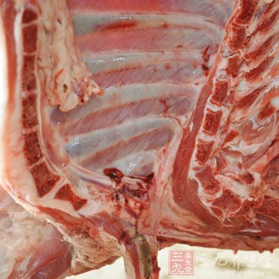 材料:豬肉餡適量,干澱粉適量,蛋清0.5個,姜粉適量 材料:豬肉餡適量,干澱粉適量,蛋清0.5個,姜粉適量