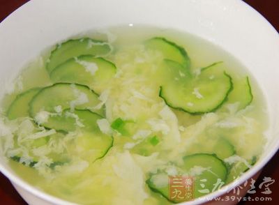 在家裡做一份黃瓜雞蛋湯喝喝