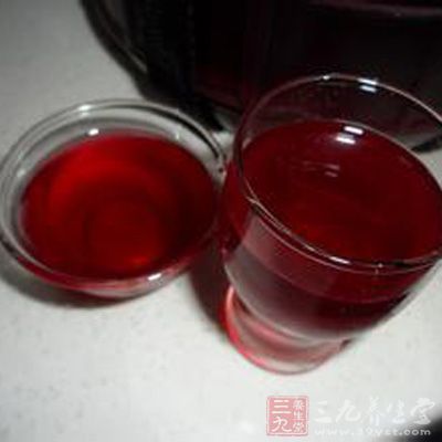 葡萄酒以鮮葡萄或葡萄汁為原料經發酵釀制而成