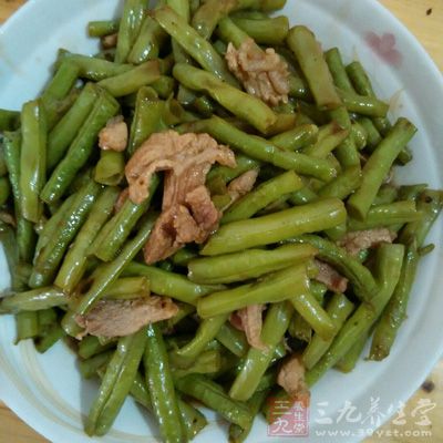翻炒均勻，肉片芸豆就可以好了