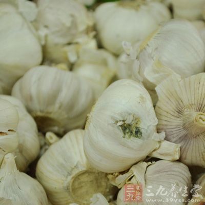 鹵汁:火蒜1頭,頭抽100ml,蚝油、黃酒和冰糖各1湯匙,水大約500m 鹵汁:火蒜1頭,頭抽100ml,蚝油、黃酒和冰糖各1湯匙,水大約500m