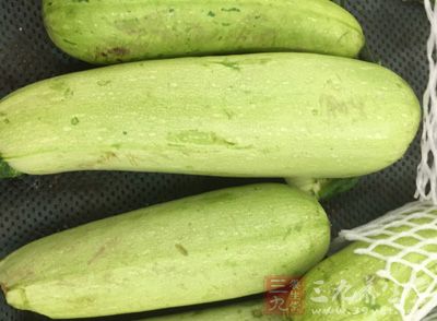 西葫蘆花含水量達95%，熱量低