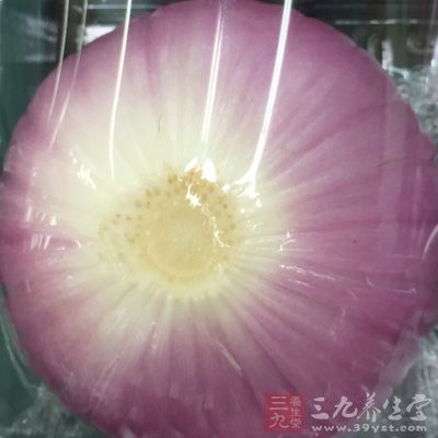 洋蔥隨意切成塊