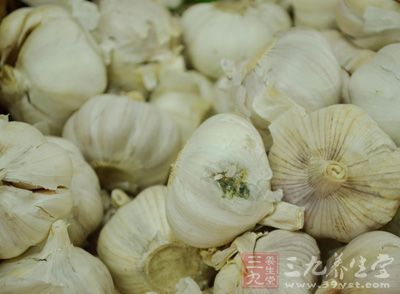 材料:東北酸菜,五花肉,湯汁腌酸菜的,蔥,姜,鹽 材料:東北酸菜,五花肉,湯汁腌酸菜的,蔥,姜,鹽