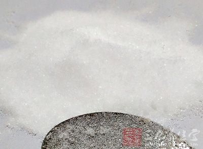 材料:鹽2克,雞蛋1個,核桃若干,細砂糖50克,牛奶60克 材料:鹽2克,雞蛋1個,核桃若干,細砂糖50克,牛奶60克