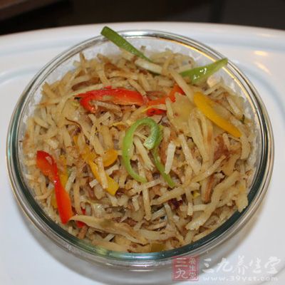 翻炒均勻關火，裝盤即可開吃