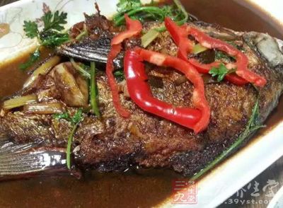 干燒鲫魚的制作方法有很多種 干燒鲫魚的制作方法有很多種