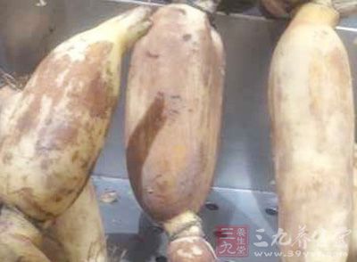 材料：油面筋，藕，綠辣椒1個，紅辣椒1個，鹽，老抽，糖