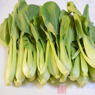 材料:面條200公克,小白菜50公克,蔥花少許,蒜末少許,炸醬2大匙 材料:面條200公克,小白菜50公克,蔥花少許,蒜末少許,炸醬2大匙