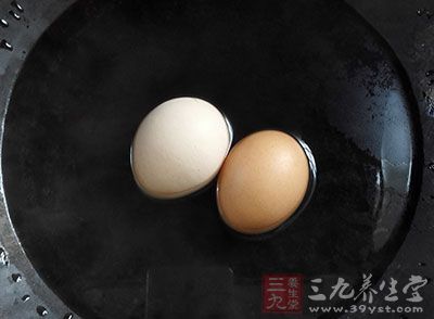 午餐:兩個水煮蛋(去蛋黃)、一份清炒蔬菜、小份的米飯 午餐:兩個水煮蛋(去蛋黃)、一份清炒蔬菜、小份的米飯