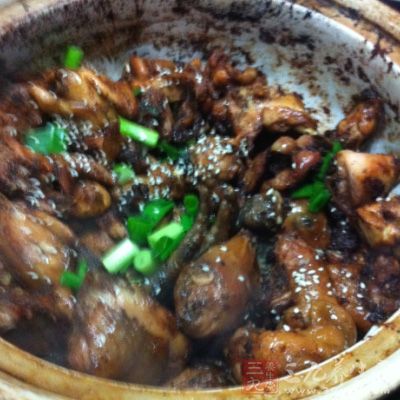 色澤誘人、香起撲鼻的“麻辣雞塊”完成了