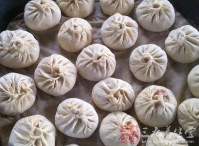 大家都有在家裡做韭菜包子的經驗