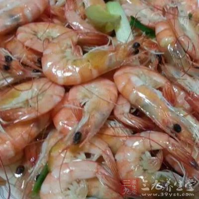 蝦很容易熟，不要過分的煸炒