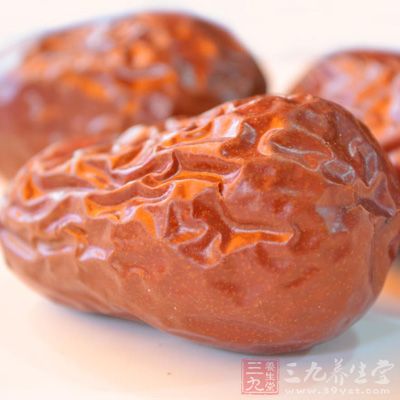 白木耳15克,去皮菱角20個,芥菜心1/2個,紅棗8個 白木耳15克,去皮菱角20個,芥菜心1/2個,紅棗8個