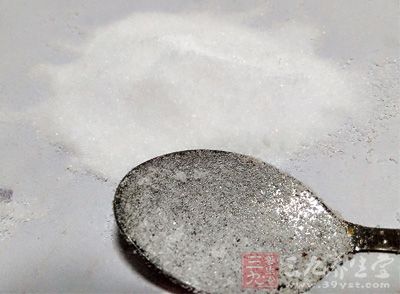 材料:鹽10克 材料:鹽10克
