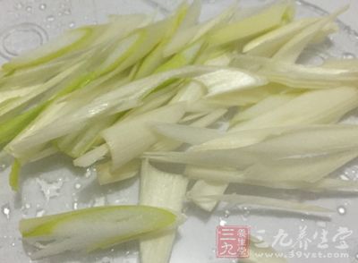 香蔥切成小段