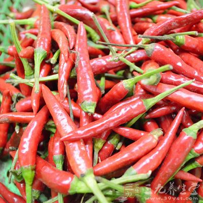 新鮮羊蠍子一根。蔥,姜,辣椒,花椒,陳皮,大料,孜然粒,草果 新鮮羊蠍子一根。蔥,姜,辣椒,花椒,陳皮,大料,孜然粒,草果