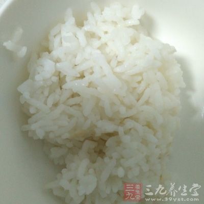 取一碗適量的白飯 取一碗適量的白飯