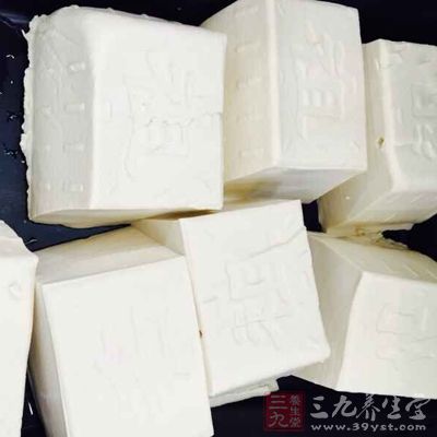 准備所需的豆腐300克
