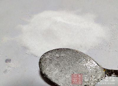 西胡瓜1個、小米椒2個、籐椒油、蒜2個、生抽、鹽、味精、醋、糖