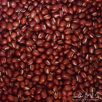 把紅豆洗淨浸泡2小時備用