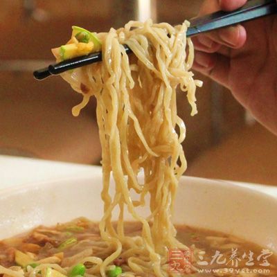 面條、綠豆芽、蔥、姜、蒜