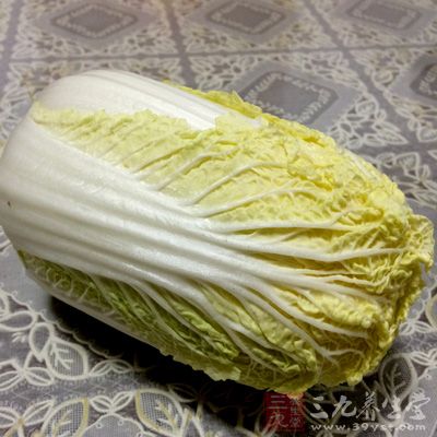 烙餅1張，圓白菜100克，大蔥1段，干辣椒3個，醬油30毫升，香醋20毫升，白糖3克，鹽5克