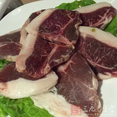 五花肉，也可以用豬後臀肉俗稱二刀肉