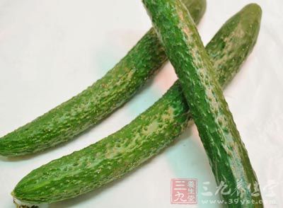黃瓜洗淨一切為二
