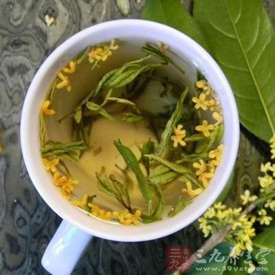 在綠茶或烏龍茶中加點桂花，可起到緩解作用