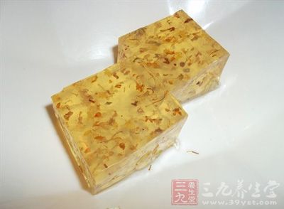 表面抹上植物油，切成方塊