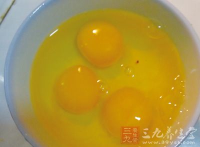 其次,准備新鮮的雞蛋 其次,准備新鮮的雞蛋