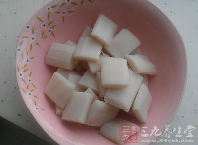 年糕切片，我喜歡切得厚一點，比較Q比較有嚼勁