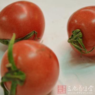 將准備好的番茄洗淨 將准備好的番茄洗淨