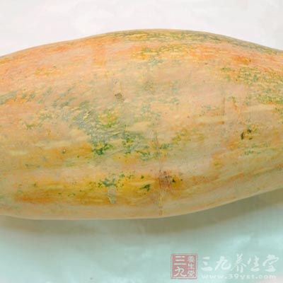 南瓜切小粒入微波爐微熟後取出倒入面粉一起