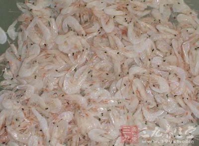 將沙蝦洗淨，去殼
