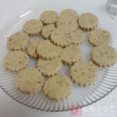 成形的粟子糕放冰箱冷藏半個小時即可