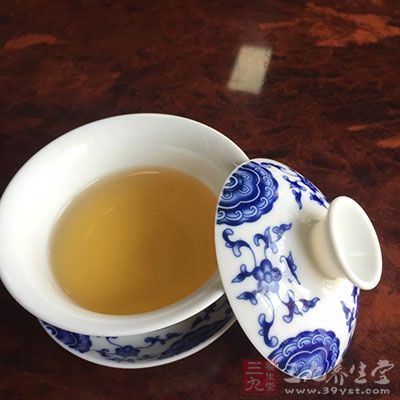 綠萼梅、綠茶、橘絡各3g，女貞子6g
