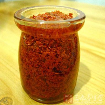 將桂花盛入無水無油的玻璃瓶中
