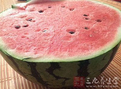 西瓜皮茶治咽喉炎 西瓜皮茶治咽喉炎