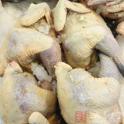 雞翅,土豆,花生米,紅干辣椒,花椒,豆瓣醬,八角等等 雞翅,土豆,花生米,紅干辣椒,花椒,豆瓣醬,八角等等