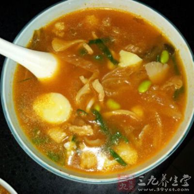 最後加入1勺韓式辣醬拌勻，泡菜湯即可