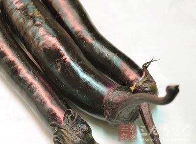 准備所需的紫皮茄子
