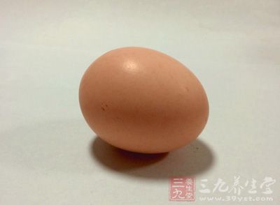 茼蒿，雞蛋，鹽，蚝油，蒜瓣