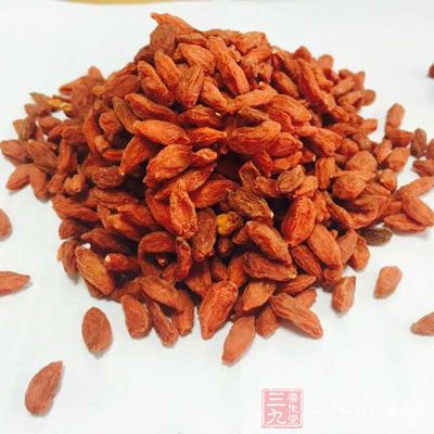 枸杞子10克，調料：色拉油15克，姜5克，鹽2克，味精1克，白砂糖3克，雞精1克