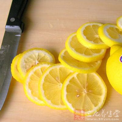 檸檬洗淨切片