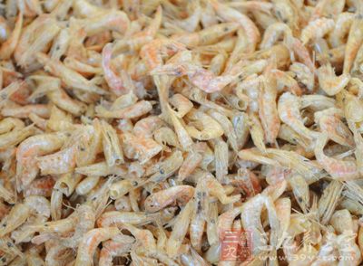 熟雞胸肉1/2副,韭菜20公克,豆芽菜30公克,蝦仁60公克,河粉300公克 熟雞胸肉1/2副,韭菜20公克,豆芽菜30公克,蝦仁60公克,河粉300公克