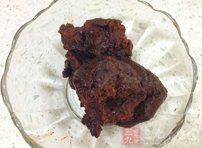 辣椒醬1大匙，醬油1大匙，料酒1小匙